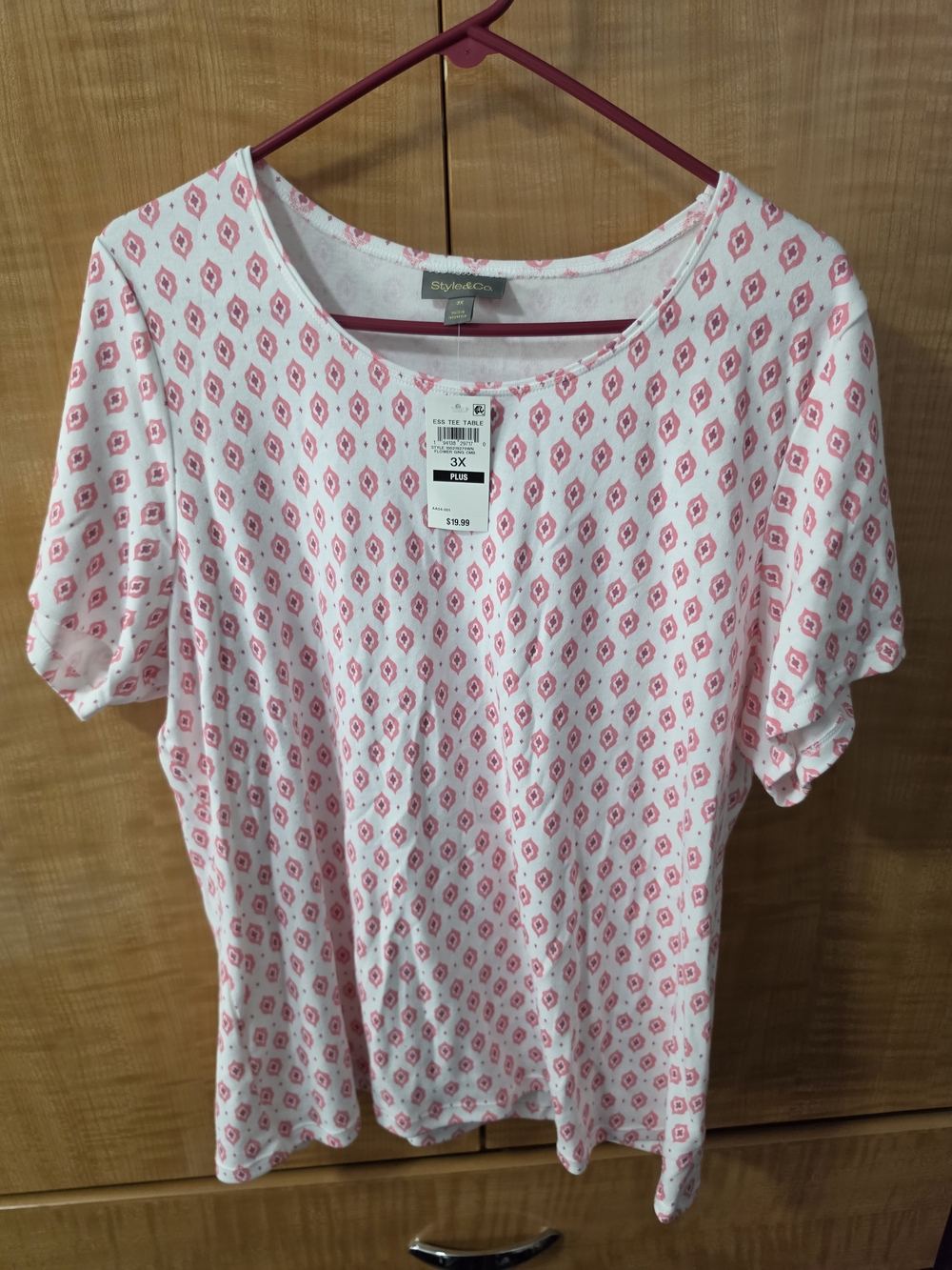 Style & Co. White Short Sleeve Scoop Neck Top with Pink Geometric Print